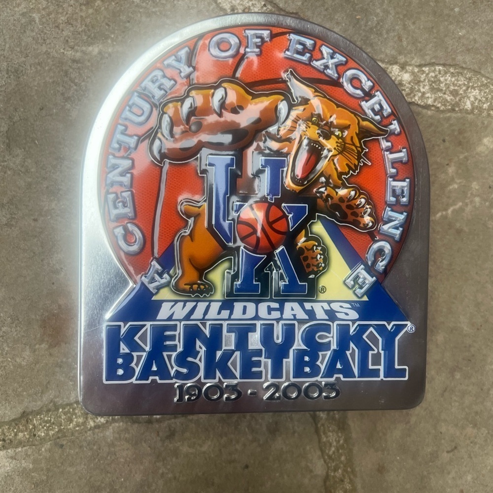 University of Kentucky Basketball Tin with GOLF SET  1903 — 2003   RUPP ARENA